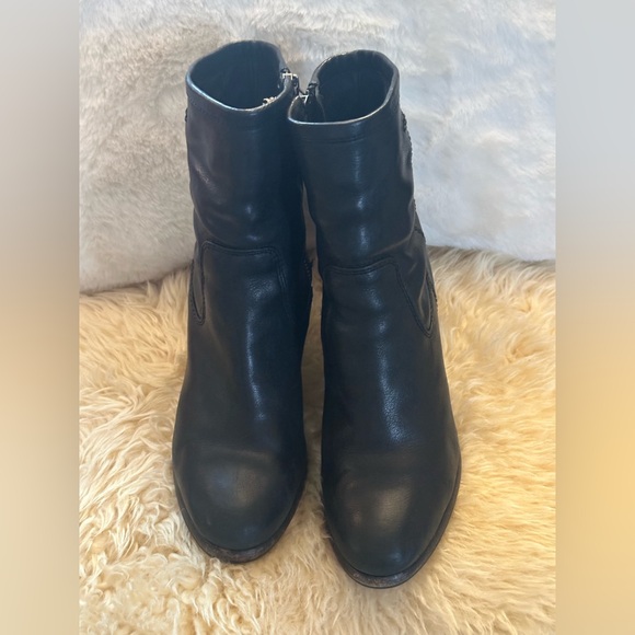 FRYE Patty Artisan Leather Black Ankle Booties Size 7 - Picture 2 of 12